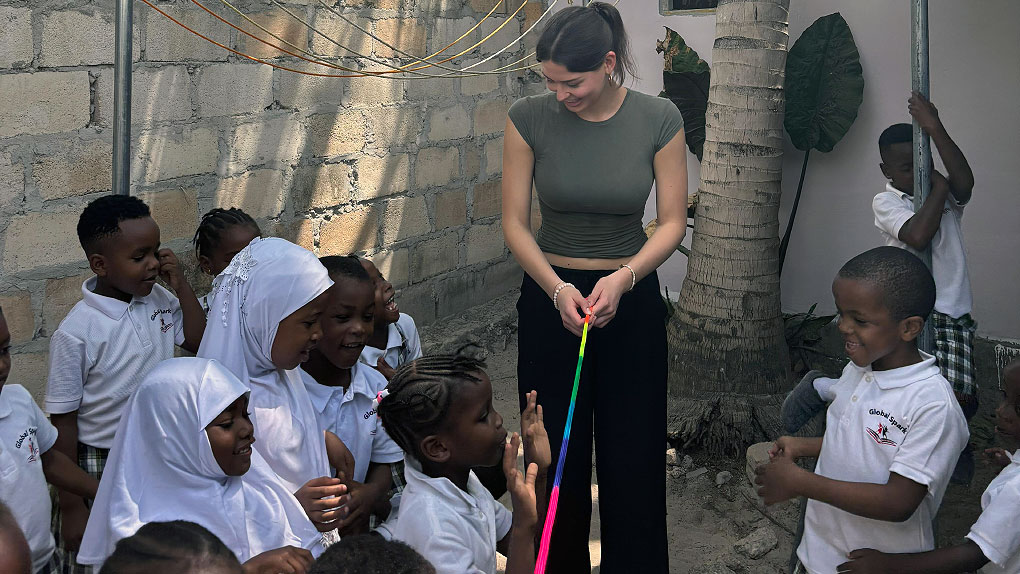 Wenn Engagement auf Herz trifft – Nelly & Tonia in Sansibar